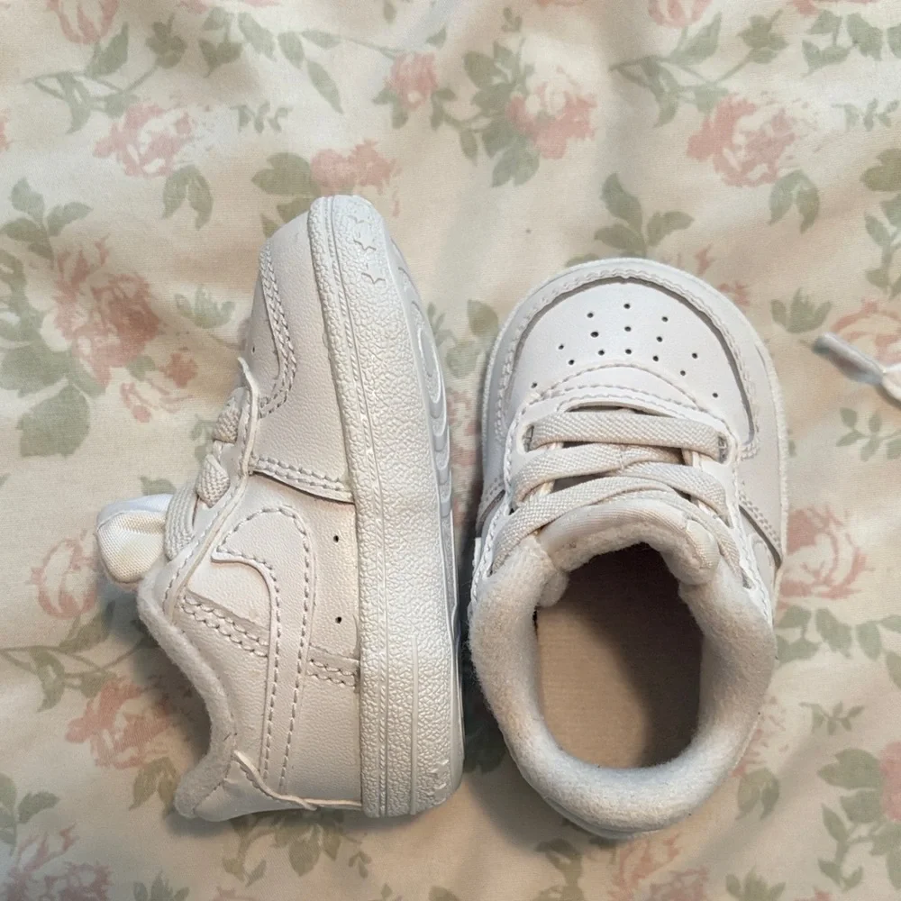 Nike Baby White Leather Low-Top Sneakers